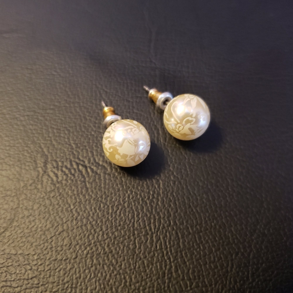 Large patterned pearl style earrings